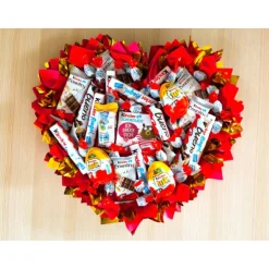 Essbarer Kinder-Schoko-Strauß in Herzform – Kinder Riegel, Bueno & Überraschung | handgemacht