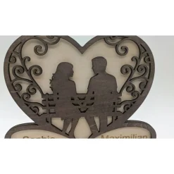 Ewige Verbundenheit: Personalisiertes Holz-Windlicht mit Herz & Namensgravur