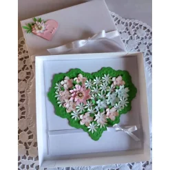 Exklusive Valentinskarte in Herzform mit Blüten in edler Kartenbox – Handgemacht & Verziert