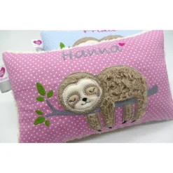 Faultierkissen Sloth Namenskissen Taufkissen Kuschelkissen Kindergartenkissen Geburtsgeschenk Kinderkissen Taufgeschenk