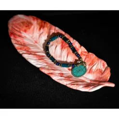 Federn eines Engels  Ein Engel in unserem Leben als spiritueller Helfer in Form eines Betontabletts.  Auf einem Engelsfl