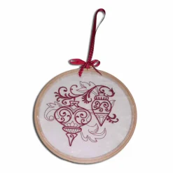 Fensterschmuck für Advent Weihnachten Christbaumkugeln bestickte Fensterbilder im Stickrahmen mittelgroß Weihnachtsdeko X-Mas weihnachtliche Dekoration