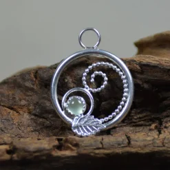 Filigran-Anhänger aus 925 Sterling Silber mit Blatt und Prehnit - handgemacht