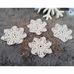 Filigrane Häkelsterne 4er-Set weiß