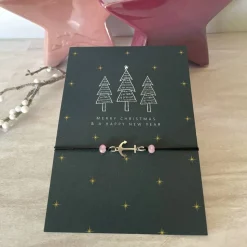Filigranes Armband in Schwarz mit Anker-Element in Silber, Glasschliffperlen in Rosa und Weihnachtskarte