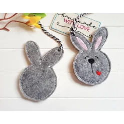 Filz Hasen Anhänger Osterdeko gestickt, Osterhase Ostern Geschenk, Frühlingsdeko Landhausstil