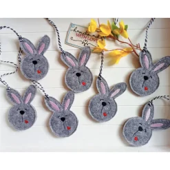 Filz Hasen Anhänger Osterdeko gestickt, Osterhase Ostern Geschenk, Frühlingsdeko Landhausstil