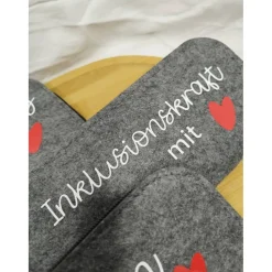 Filz Mäppchen personalisiert – Geschenk für Inklusion, Erzieher & Schule