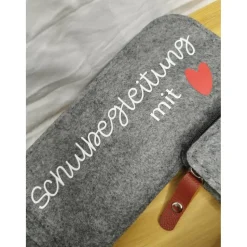 Filz Mäppchen personalisiert – Geschenk für Inklusion, Erzieher & Schule