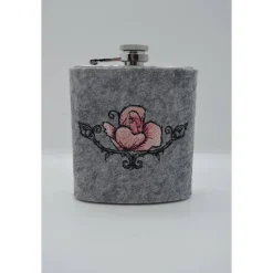 Flachmann aus Edelstahl mit bestickter Filzhülle