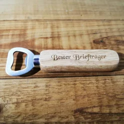 Flaschenöffner personalisiert – Bieröffner aus Buchenholz mit Lasergravur