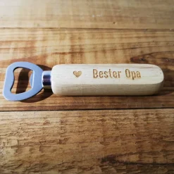 Flaschenöffner personalisiert – Bieröffner aus Buchenholz mit Lasergravur