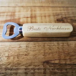 Flaschenöffner personalisiert – Bieröffner aus Buchenholz mit Lasergravur