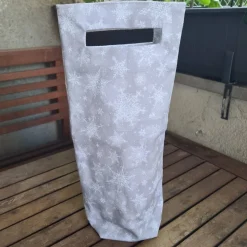 Flaschentasche 38x10x8 cm – Geschenktasche Flaschenbeutel grau mit Schneeflocken Motiv