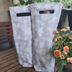 Flaschentasche 38x10x8 cm – Geschenktasche Flaschenbeutel grau mit Schneeflocken Motiv