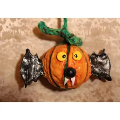 FLEDERKÜRBIS– Handgemachte Halloweendeko aus einer Kunststoffkugel und Modelliermasse für Deine Halloweenparty