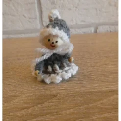 fünf gehäkelte Wichtel -mehrfarbig - grau-weiß-braun