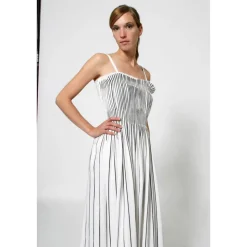 FRAUEN KLEID mit FALTEN Unikat lang weiß mit schwarzem Siebdruck