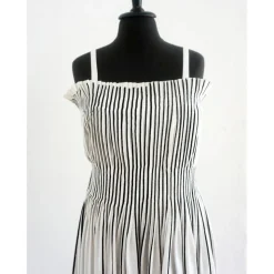 FRAUEN KLEID mit FALTEN Unikat lang weiß mit schwarzem Siebdruck