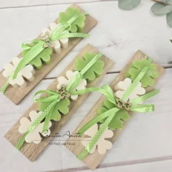 Frühlingsgeschenk Seifen-Kleeblätter aus Schafmilch auf Holz - Grün-Weiß
