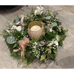 Frühlingshafter frischer Tischkranz