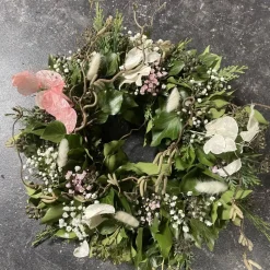 Frühlingshafter frischer Tischkranz