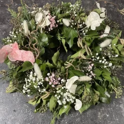 Frühlingshafter frischer Tischkranz