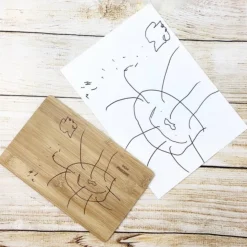 Frühstücksbrett, Zeichnung von deinem Kind verewigt, persönliche Wunschgravur, Kinderkunst als schönes Geschenk