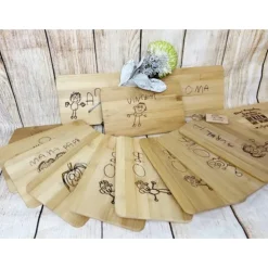 Frühstücksbrett, Zeichnung von deinem Kind verewigt, persönliche Wunschgravur, Kinderkunst als schönes Geschenk