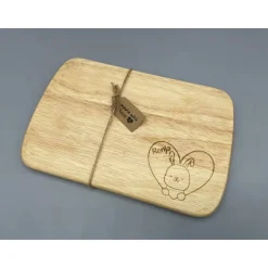 Frühstücksbrettchen für Kinder  mit individueller Gravur und süßen Tieren aus Gummibaum