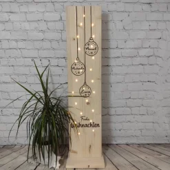 Frohe Weihnachten - Christbaumkugeln mit Name - beleuchteter Holzaufsteller