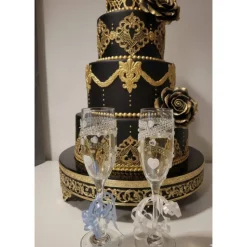 Frosted Hearts Hochzeitsgläser Set – Handverziert mit Strass, Herzen & Perlen – Geschenk zur Hochzeit & Verlobung