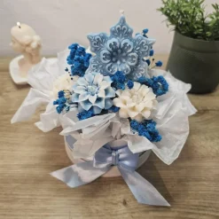 Frostzauber Kerzenblumenstrauß Rapswachs | Schneeflocke & Eisblumen Arrangement | Blau-Weiße Winterdeko Geschenkbox | Ve