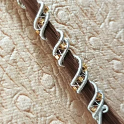 Funkelnde Spiralperlen Set handgewebt silberfarben Glasperlen goldfarben bicolor handmade Brautschmuck Zopfperle