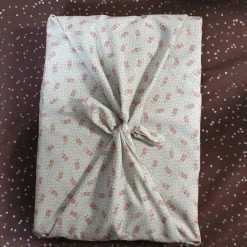 Furoshiki, 85 cm x 85 cm, vielseitiges Tuch für Knotentasche und nachhaltige Geschenkverpackung