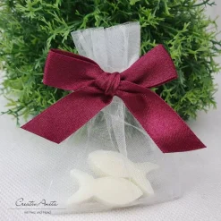 Gastgeschenk mit 2 Seifenfische - FISCHE natur - LILA-BORDEAUX dekoriert - personalisiert