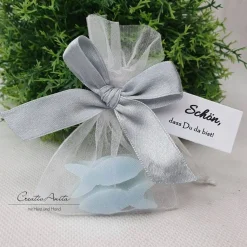 Gastgeschenk mit 2 Seifenfische - FISCHE vergissmeinnicht hellblau - SILBER-GRAU dekoriert - personalisiert