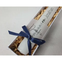 Gastgeschenk zur Kommunion - Konfirmation - Stabkerze personalisiert in Schachtel mit Danke-Banderole