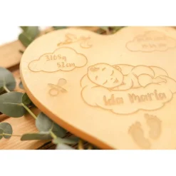 Geburtsbrett, Herz, Geburtsherz geölt aus Ahornholz in Herzform mit Lasergravur, Geburtsdaten, Geschenk zur Geburt