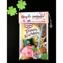 Geburtstagsgeschenktüte, Kuchenmischung verpackt mit Kerze, Konfetti und Luftballon, Geburtstagsüberraschung