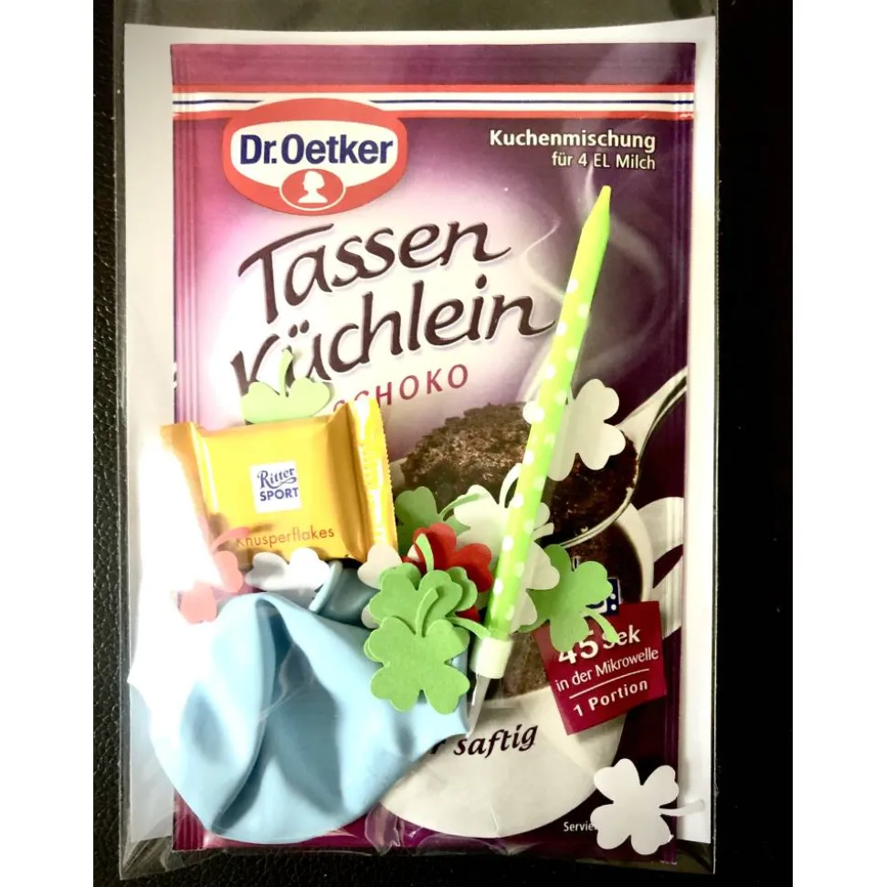 Geburtstagsgeschenktüte, Kuchenmischung verpackt mit Kerze, Konfetti und Luftballon, Geburtstagsüberraschung