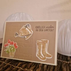 Geburtstagskarte / Garten / Gummistiefel / Gießkanne / blühende Blumen / Gummistiefel Geburtstagskarte