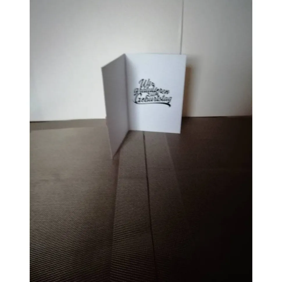 Geburtstagskarte 50. Geburtstag Frau – Blumen, Schmetterling & Goldverzierung