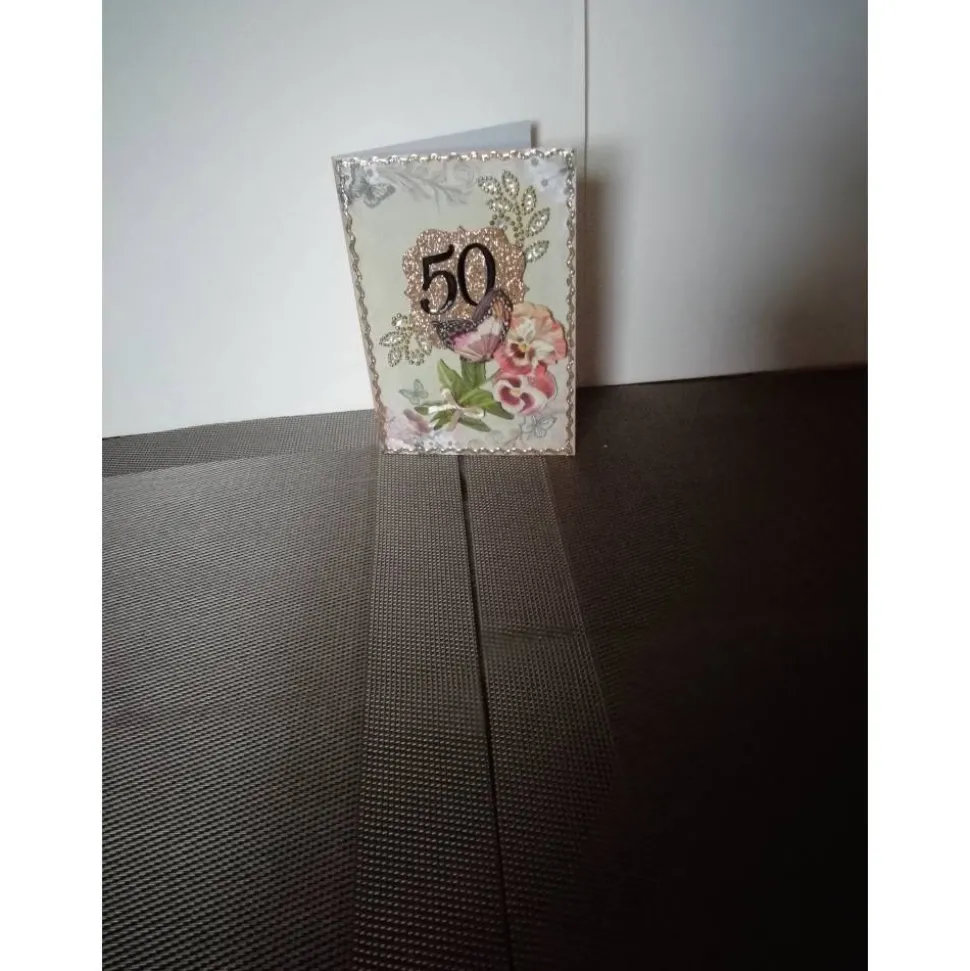 Geburtstagskarte 50. Geburtstag Frau – Blumen, Schmetterling & Goldverzierung