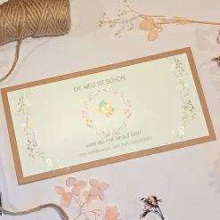 Geburtstagskarte Die Welt ist schön, weil du mit drauf bist – Handgemachte Karte für Geldgeschenke & Gutscheine