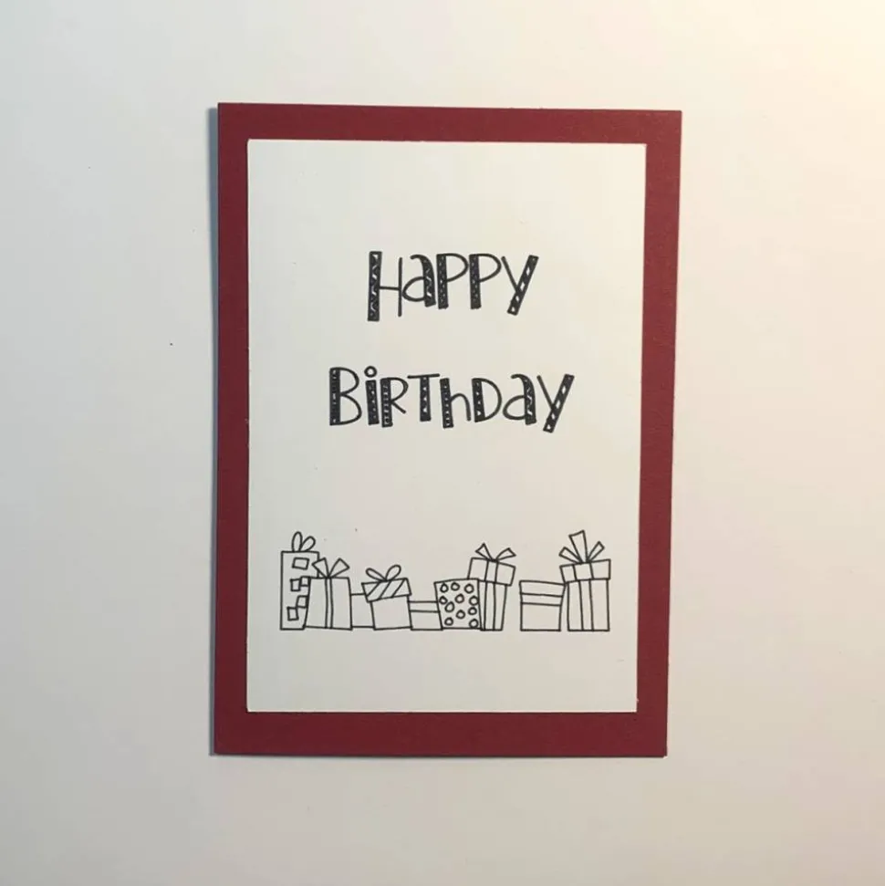 Geburtstagskarte dunkelrot mit Happy Birthday & Päckchen, 15x10,5 cm