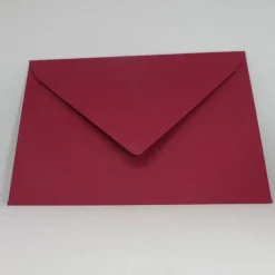 Geburtstagskarte dunkelrot mit Happy Birthday & Päckchen, 15x10,5 cm