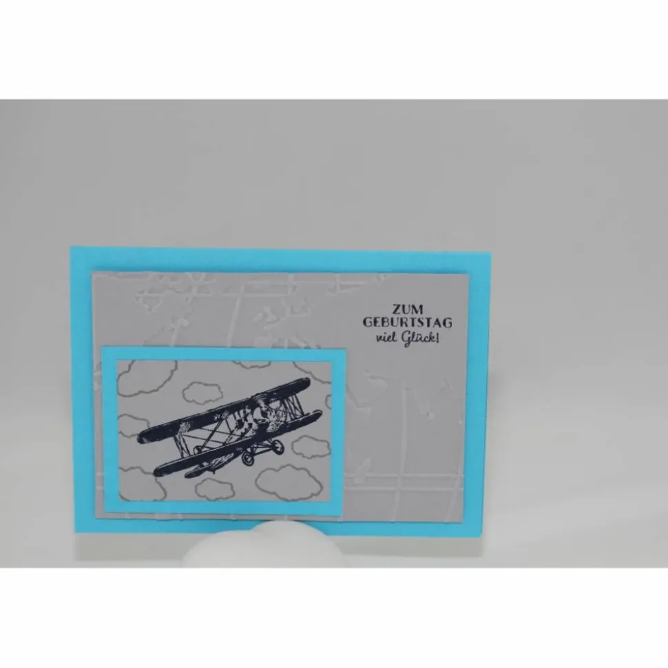 Geburtstagskarte "Flugzeug auf Weltkarte"