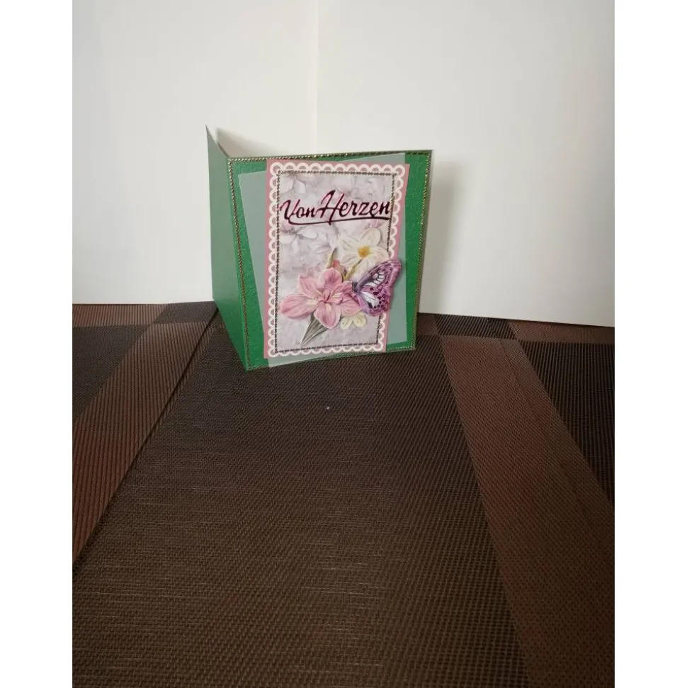 Geburtstagskarte für eine Frau mit rosafarbenen Blumen