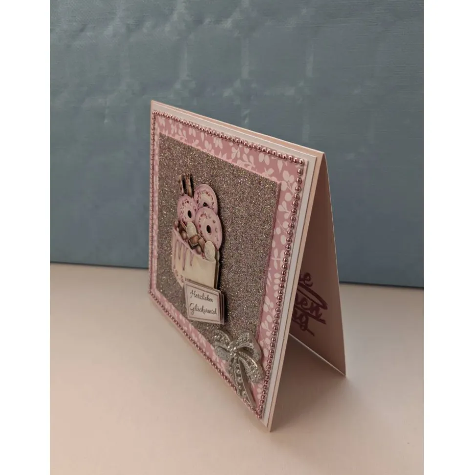 Geburtstagskarte für eine Frau in rosa mit Torte